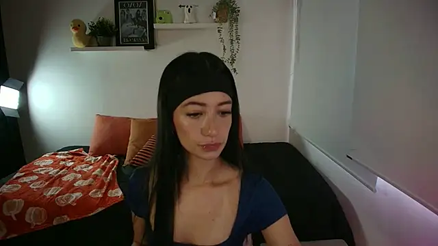 Snapshot of _TiniWild chatting on 11.13.25 TiniWild online show from 11.13.25