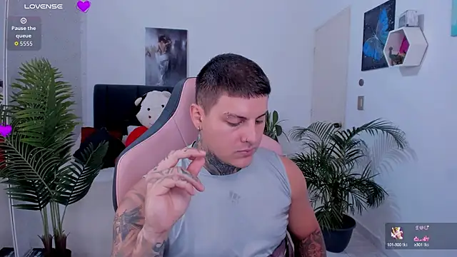 Snapshot of dirty_boy0 chatting on 10.17.25 dirty boy0 online show from 10.17.25