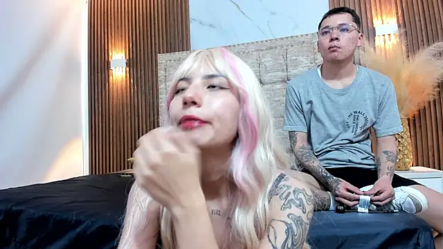 Snapshot of AnnieAndLeandro chatting on 02.06.26 AnnieAndLeandro online show from 02.06.26