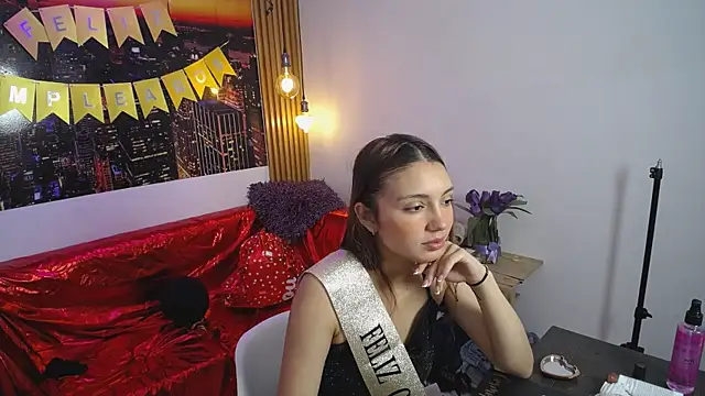 Snapshot of Arianaa_Toro chatting on 10.17.25 Arianaa Toro online show from 10.17.25