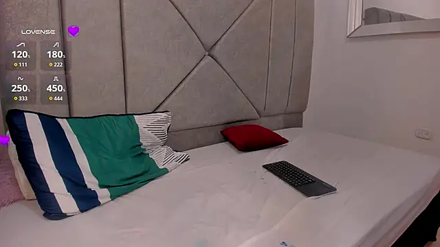 Snapshot of Miaa_Star1 chatting on 11.26.25 Miaa Star1 online show from 11.26.25