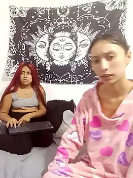 Snapshot of abby_n_emily chatting on 01.10.26 abby n emily online show from 01.10.26