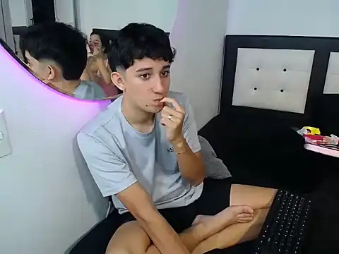 Snapshot of Dravith_Valery chatting on 10.30.25 Dravith Valery online show from 10.30.25