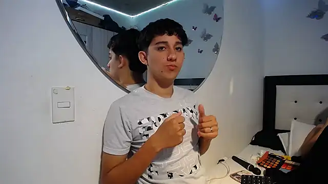 Snapshot of Dravith_Valery chatting on 11.08.25 Dravith Valery online show from 11.08.25