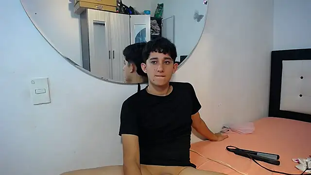 Snapshot of Dravith_Valery chatting on 11.22.25 Dravith Valery online show from 11.22.25