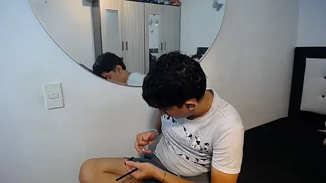 Snapshot of Dravith_Valery chatting on 11.26.25 Dravith Valery online show from 11.26.25