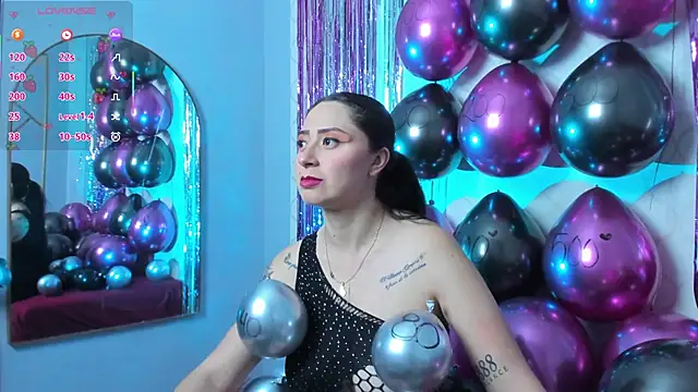 Snapshot of JuliethCruz_ chatting on 02.14.26 JuliethCruz online show from 02.14.26