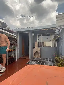 Snapshot of Leonardmoppet chatting on 10.23.25 Leonardmoppet online show from 10.23.25