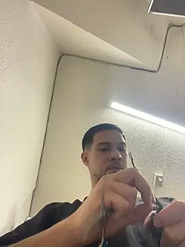 Snapshot of Leonardmoppet chatting on 10.26.25 Leonardmoppet online show from 10.26.25