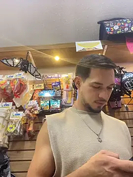 Snapshot of Leonardmoppet chatting on 11.11.25 Leonardmoppet online show from 11.11.25