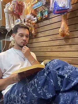 Snapshot of Leonardmoppet chatting on 11.12.25 Leonardmoppet online show from 11.12.25