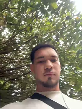 Snapshot of Leonardmoppet chatting on 11.18.25 Leonardmoppet online show from 11.18.25