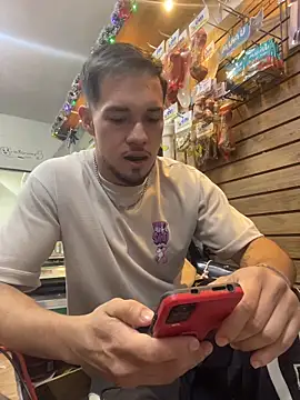 Snapshot of Leonardmoppet chatting on 11.28.25 Leonardmoppet online show from 11.28.25