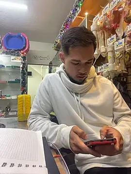 Snapshot of Leonardmoppet chatting on 12.01.25 Leonardmoppet online show from 12.01.25