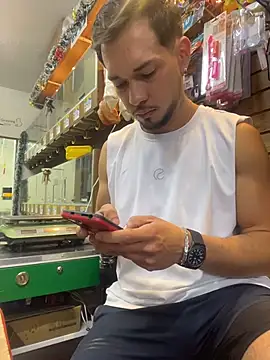 Snapshot of Leonardmoppet chatting on 12.18.25 Leonardmoppet online show from 12.18.25