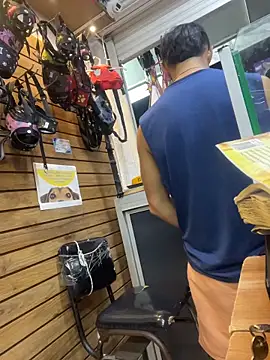 Snapshot of Leonardmoppet chatting on 12.20.25 Leonardmoppet online show from 12.20.25