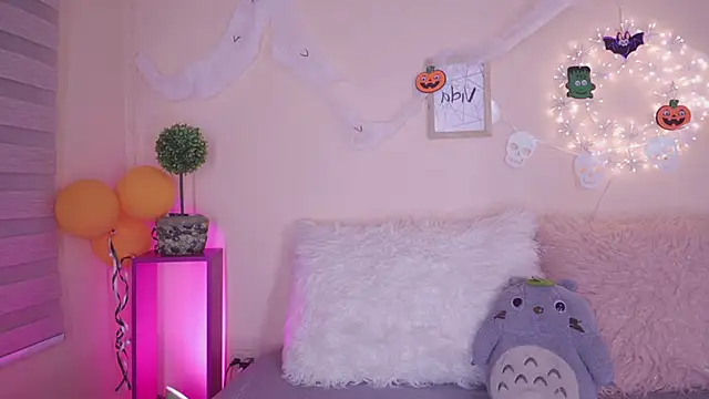 Meggie  online show from 10.27.25