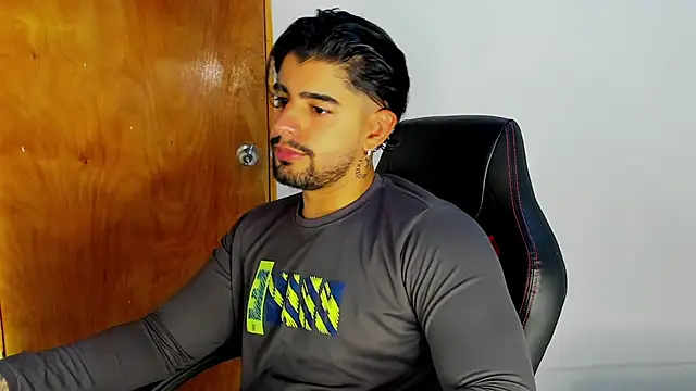 maximo black  online show from 11.06.25