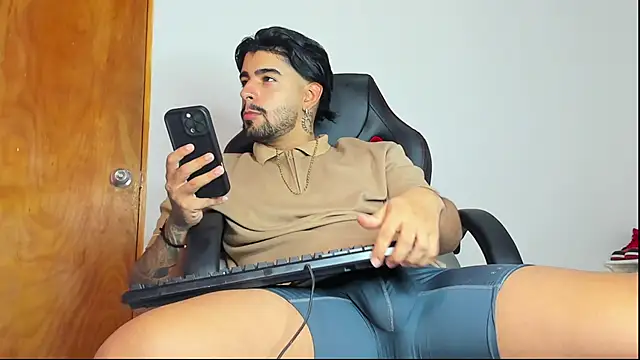 maximo black  online show from 11.14.25