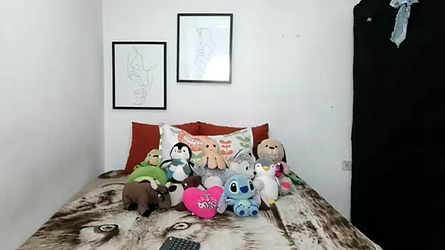 Snapshot of Gabi_Rodriguez1 chatting on 10.30.25 Gabi Rodriguez1 online show from 10.30.25