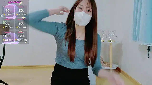 Snapshot of TSUKI_circle chatting on 11.06.25 TSUKI circle online show from 11.06.25