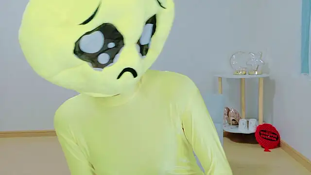 Snapshot of TSUKI_circle chatting on 11.14.25 TSUKI circle online show from 11.14.25