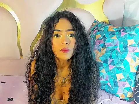 Snapshot of camilaqueenh chatting on 10.18.25 camilaqueenh online show from 10.18.25