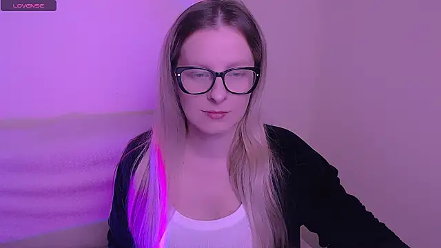 AllaLeomz online show from 11.06.25