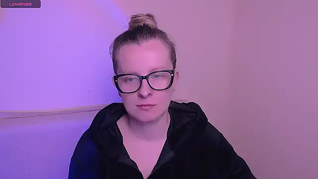 AllaLeomz online show from 11.12.25