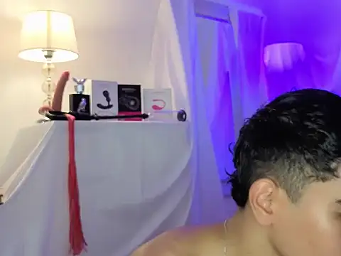 Snapshot of Yamilk101 chatting on 11.08.25 Yamilk101 online show from 11.08.25