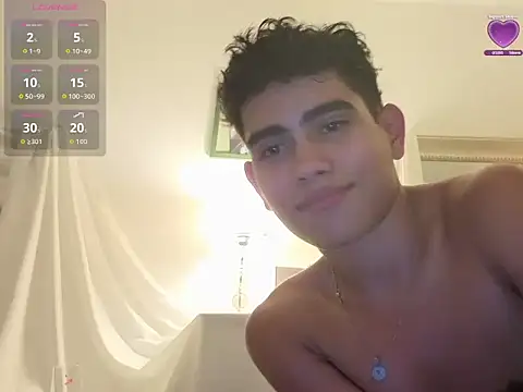 Snapshot of Yamilk101 chatting on 12.05.25 Yamilk101 online show from 12.05.25