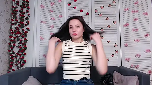 evaa here  online show from 11.24.25