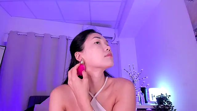 Snapshot of Divine_Madeleine chatting on 07.16.26 Divine Madeleine online show from 07.16.26