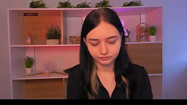 Snapshot of miki_ti chatting on 10.25.25 miki ti online show from 10.25.25