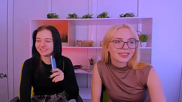 Snapshot of miki_ti chatting on 10.26.25 miki ti online show from 10.26.25