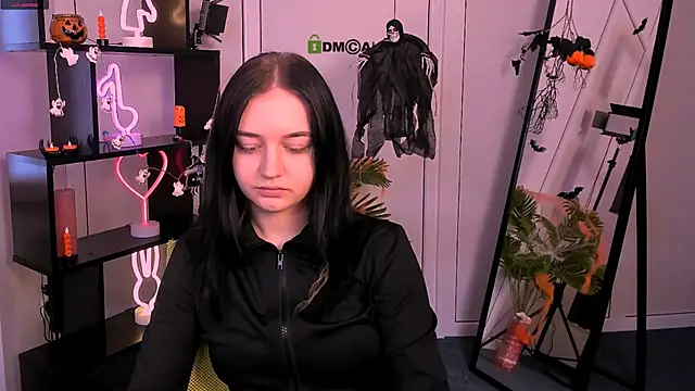 Snapshot of miki_ti chatting on 11.01.25 miki ti online show from 11.01.25