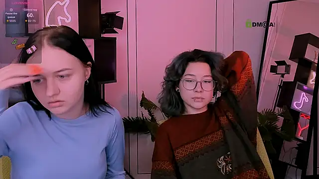 Snapshot of miki_ti chatting on 11.06.25 miki ti online show from 11.06.25