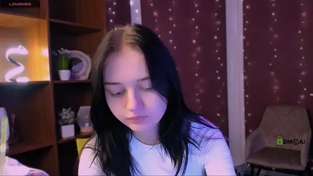 Snapshot of miki_ti chatting on 11.11.25 miki ti online show from 11.11.25