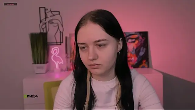 Snapshot of miki_ti chatting on 11.16.25 miki ti online show from 11.16.25