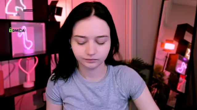 Snapshot of miki_ti chatting on 11.27.25 miki ti online show from 11.27.25