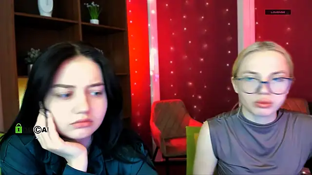 Snapshot of miki_ti chatting on 12.05.25 miki ti online show from 12.05.25