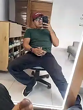 Snapshot of the_vein18 chatting on 11.05.25 the vein18 online show from 11.05.25