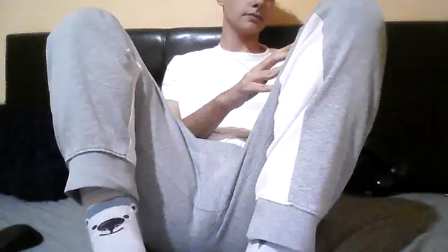 Snapshot of esmermoon chatting on 11.17.25 esmermoon online show from 11.17.25