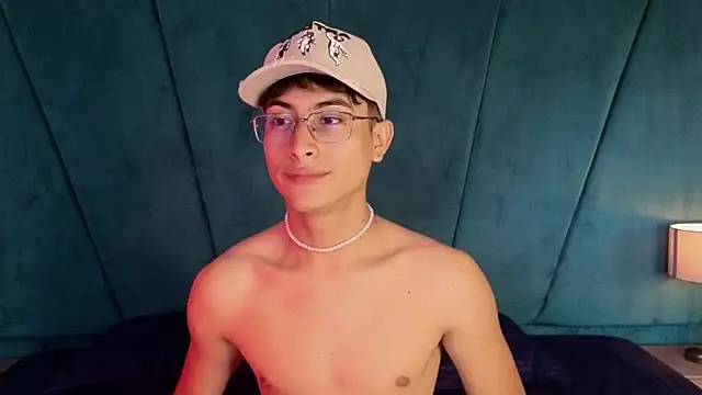 Aaron Eze online show from 11.21.25