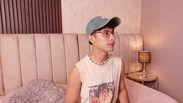 Aaron Eze online show from 01.08.26