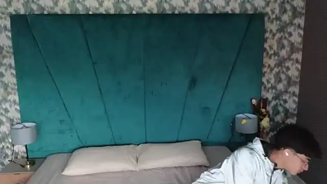 Aaron Eze online show from 02.25.26