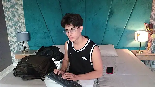 Aaron Eze online show from 02.26.26