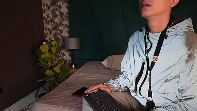 Aaron Eze online show from 03.30.26