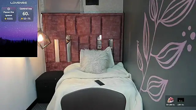 Rachel  Jonees online show from 10.18.25