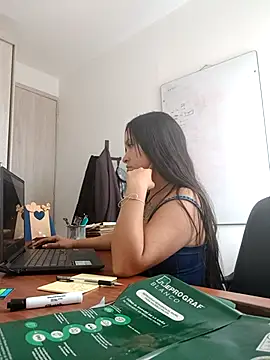 Snapshot of Kiramane chatting on 11.04.25 Kiramane online show from 11.04.25